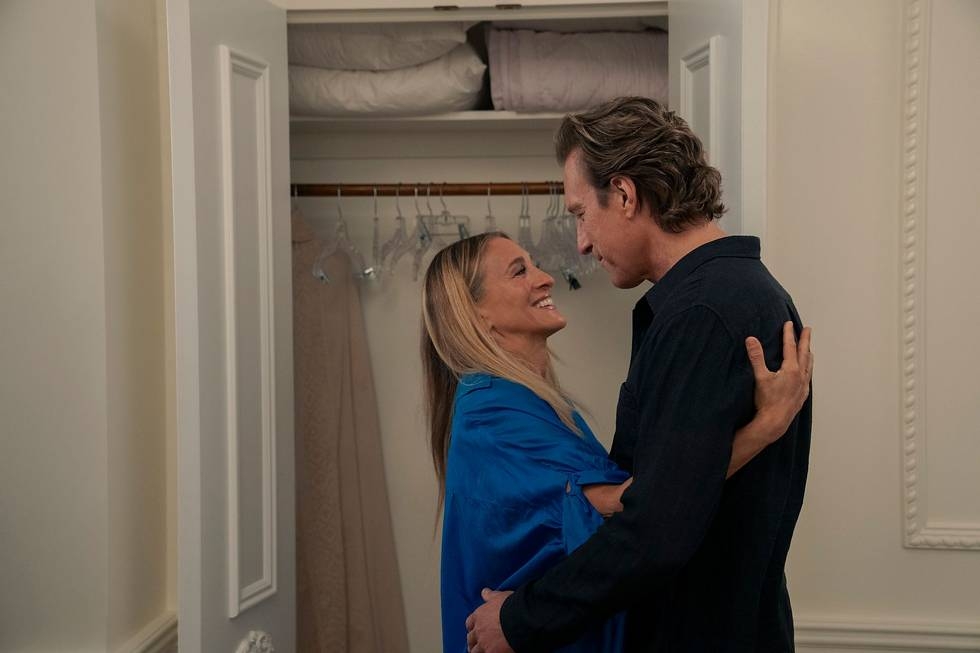 Aidan Asks Carrie's Friends for Intel on Her Handsome Neighbor Duncan
