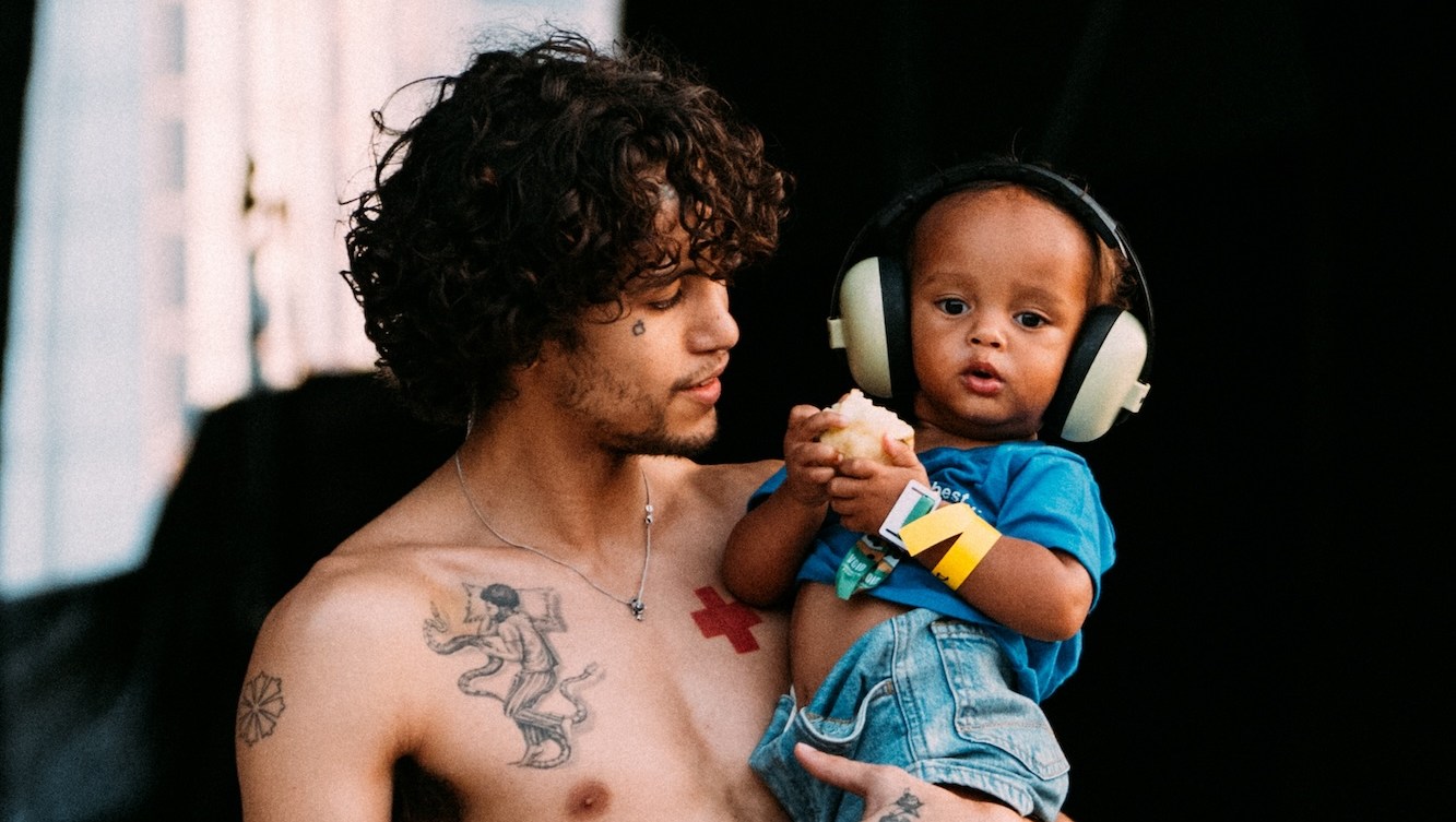 Dominic Fike Is Us' Guy We Googled Shirtless This Week