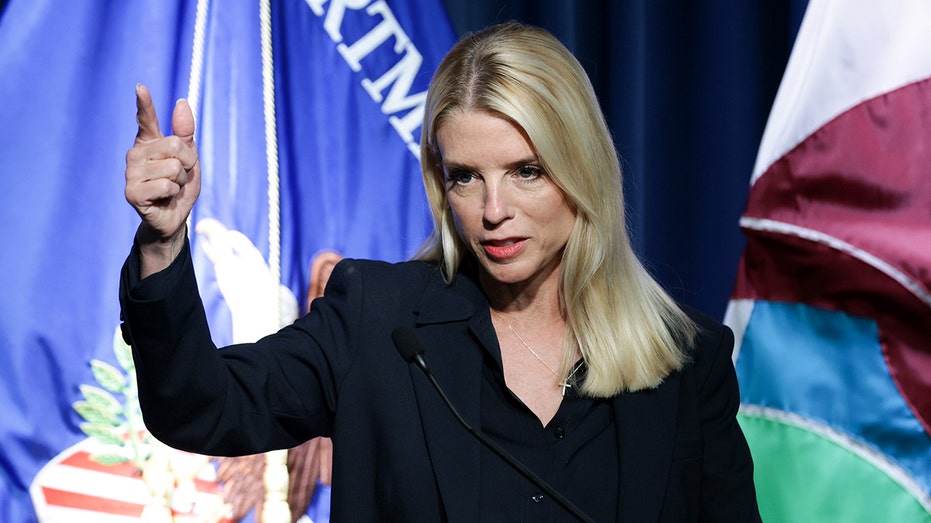 Bondi puts sanctuary cities nationwide on notice after DC police federal takeover
