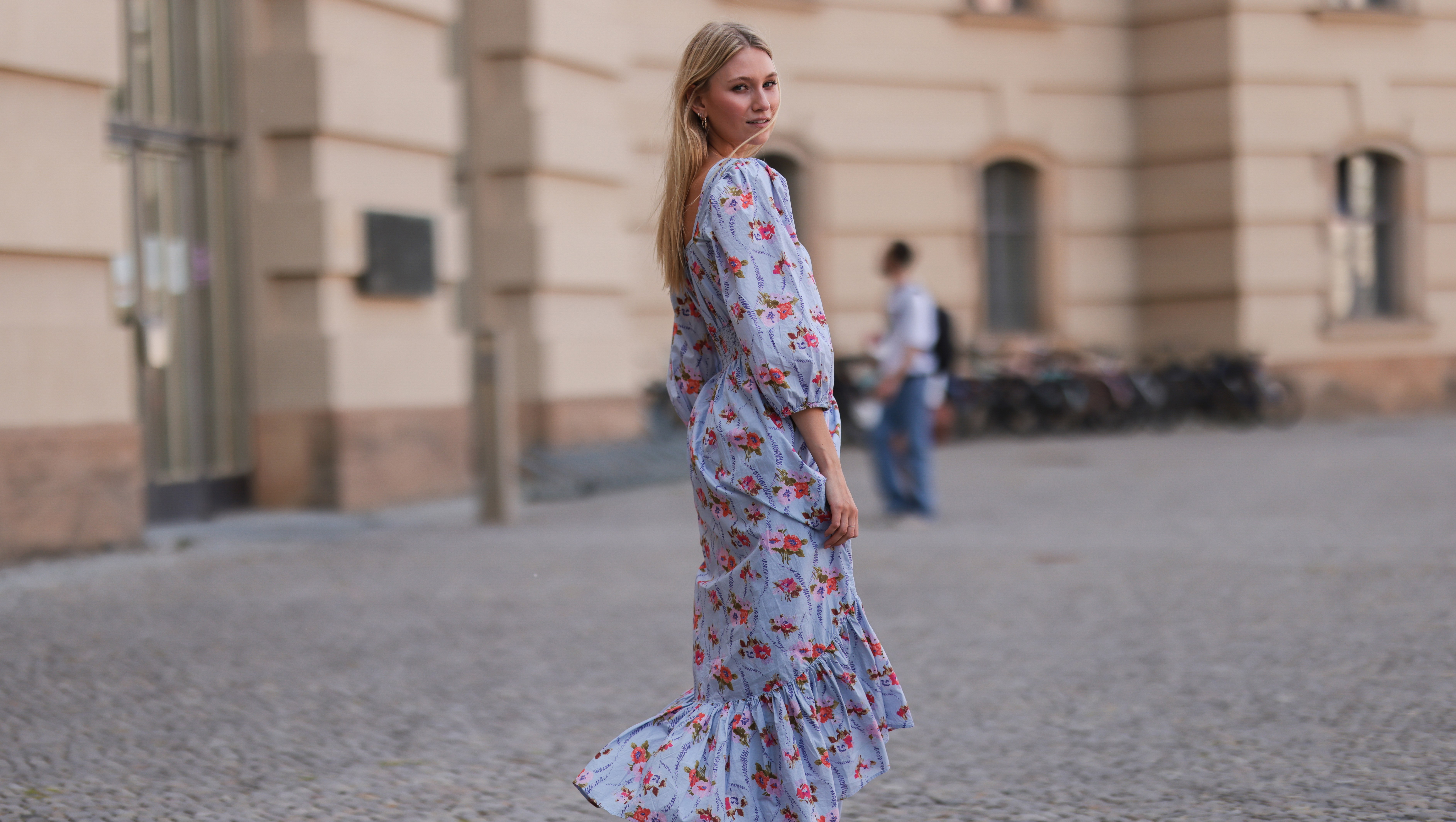19 Flattering Summer-to-Fall Wedding Guest Dresses to Look Rich — Under $50