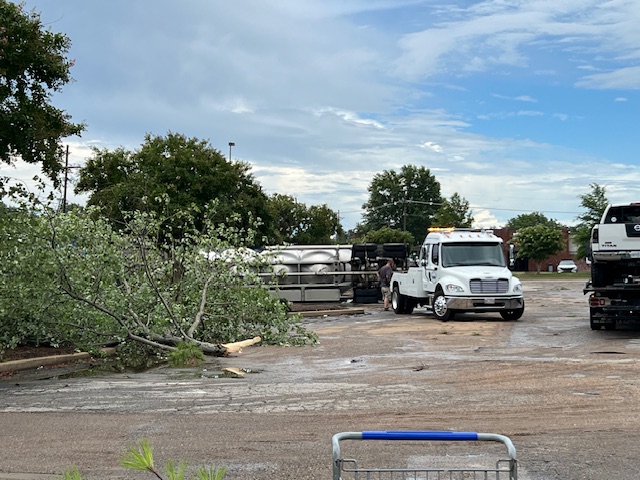 Storms cause damage in Southaven, flooding in East Memphis