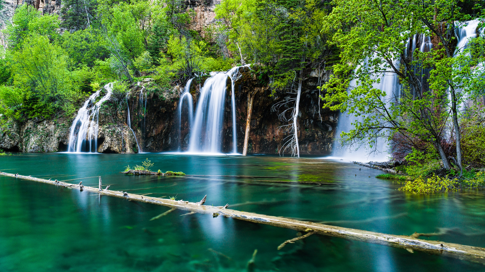 One Of Colorado's Best Otherworldly Gems Is A Renowned Trail Leading To A Lake With Ethereal Green Waters