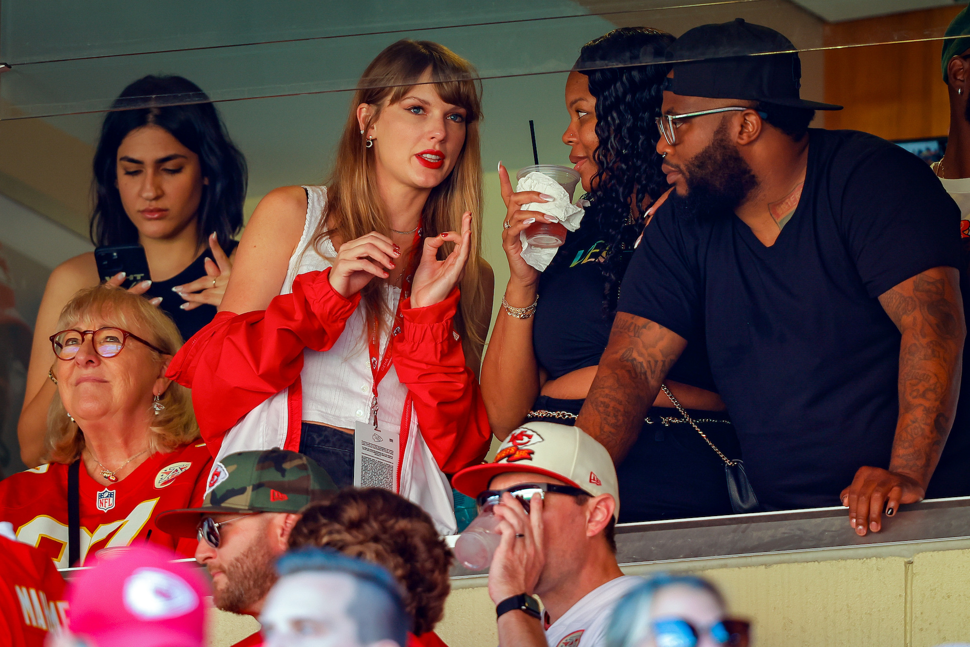 ‘The Kingdom’ Gives Insight Into Early Days of Taylor Swift, Travis Kelce