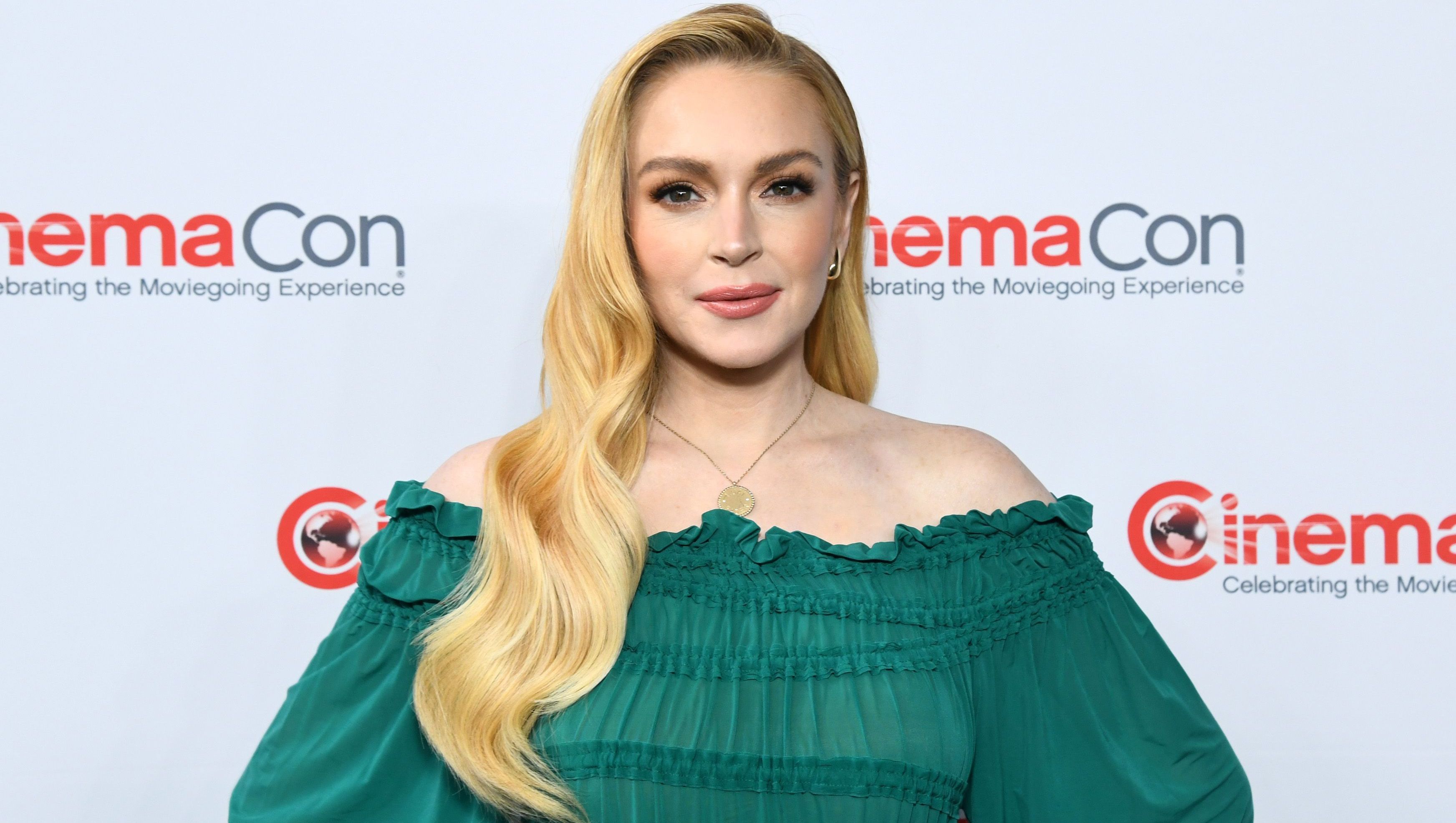 Love Lindsay Lohan’s $1,050 Hermès Sandals? This Nearly Identical Version Is 91% Less