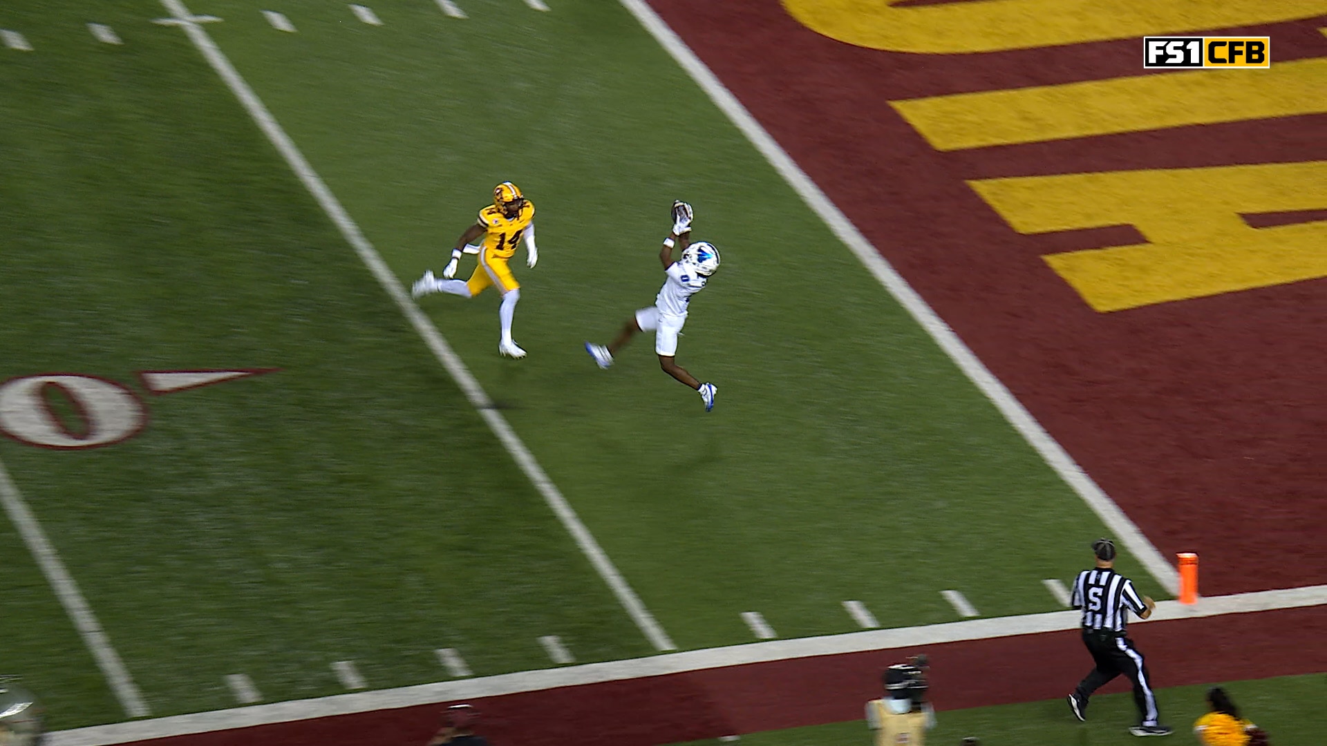 Ta'Quan Roberson connects with Victor Snow for 40-yard TD, cutting Buffalo's deficit vs. Minnesota