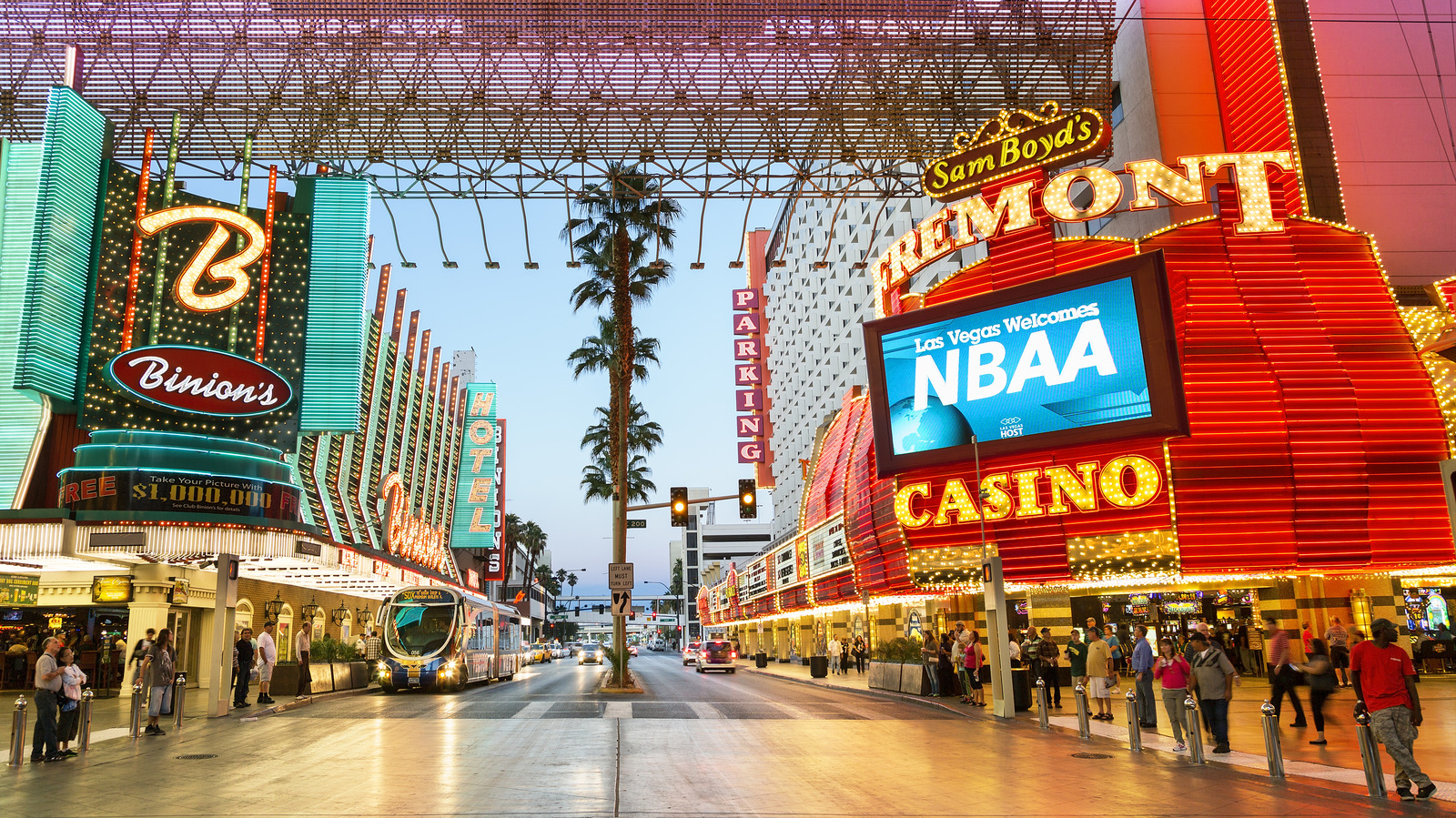 Vegas' Only Casino With $1 Blackjack Tables Is An Affordable Getaway With Live Shows, Restaurants, And A Pool
